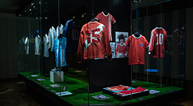 “10 Y MÁS”, COLECCIÓN MARADONA