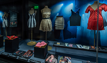 EXHIBICION AMY: BEYOND BLACK